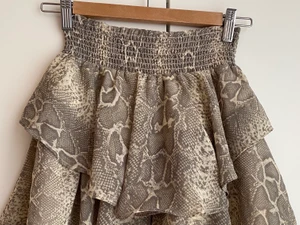 Leopard kjol - Säljer denna coola leopard kjol från Gina tricot! Jätte fint skick❤️