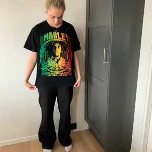 Bob marley t-shirt - En tröja med bob marley tryck. Skick: 7/10