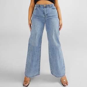 Pluz size jeans från Boohoo. Helt oanvända med prislapp kvar. Säljes för att de är för stors för mig, men sjukt snygga🤍 