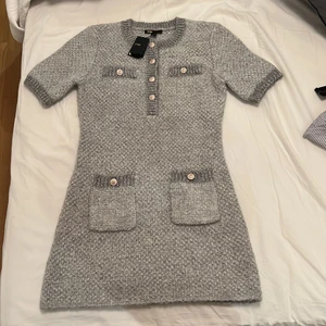 Maje klänning - Helt ny med lappar. Nypris ca 2500kr. Stolek 36🔥 PRIS KAN DISKUTERAS