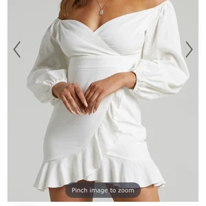 Vit klänning - Super fin klänning från Showpo i storlek 38! Pris kan diskuteras!