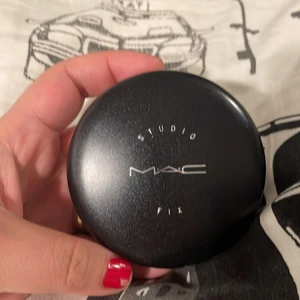 MAC - Not my shade, I use 3 times only. And it's good for oily skin not for dry skin like me. 