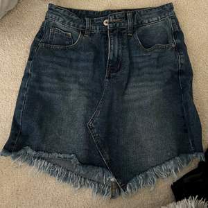 Jeans kjol stl XS/S, använd en gång bara!