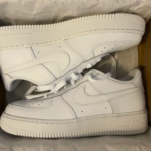 NIKE AIE FORCE - helt nya oanvända!! storlek 38❤️