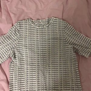 Weekday t-shirt  - T-shirt från weekday 