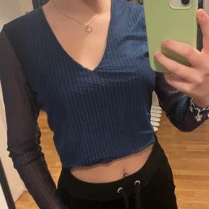 Topp  - Söt topp som funkar till flera olika tillfällen 💙 Säljer den då jag inte längre använder den! ☺️