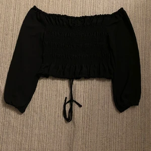 Kort blus - Kort blus från shein i stl 3XL. Går att justera längden med snören. 