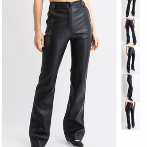 Madlady skinnbyxor NYA - Helt nya svarta skinnbyxor från madlady i storlek S/30. Säljs då dom inte passade mig och jag glömde skicka tillbaka i tid. ”Skinnbyxor hunter black”. Nypris 499:-