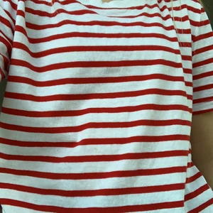 Randig tröja s - Säljer denna oanvända tröjan från zara i storlek S!💞