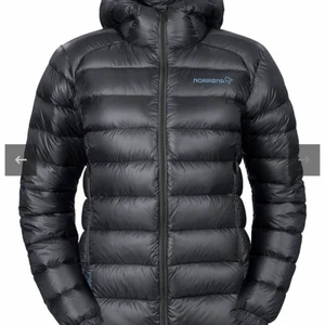 Jacka  - Norröna Lyngen Lightweight down jacket. Nypris 3500 kr. Oanvänt. Storlek S. 