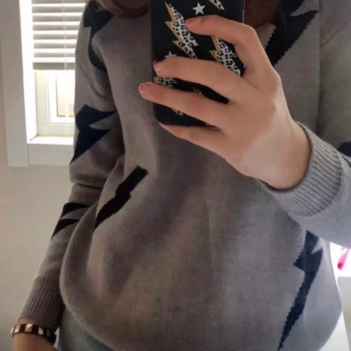 Stickad tröja med blixtar - 90