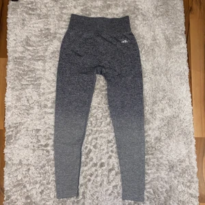 AYBL ombré leggings  - • Size M. Grå ombré och contour. Använda 2 gånger. Fraktsätt kan diskuteras. •