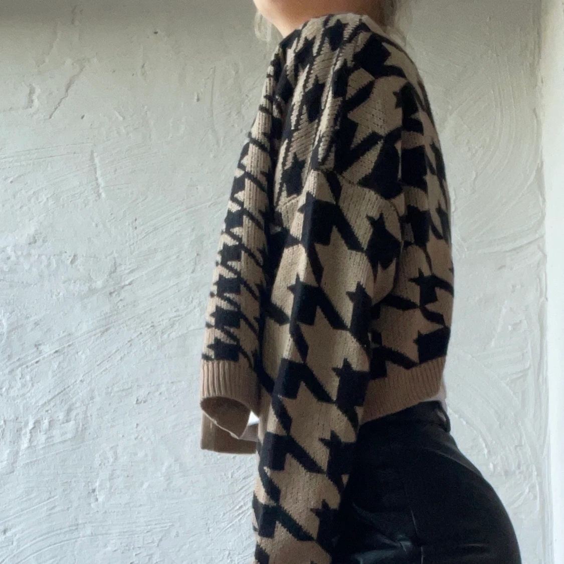 stickad cardigan i fint mönster - 90