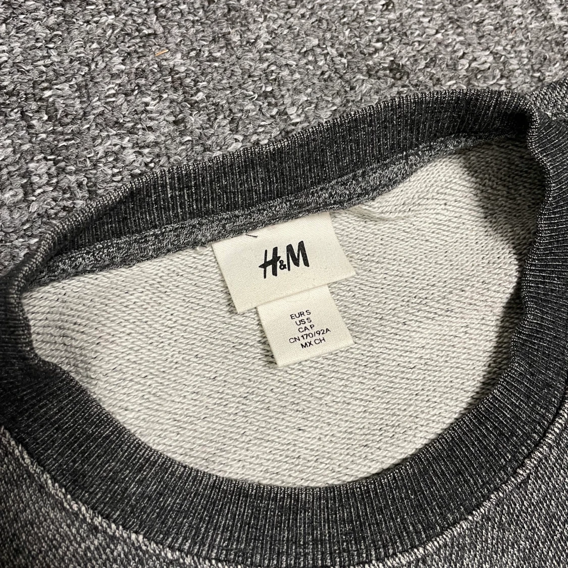  Grå sweatshirt  - 91