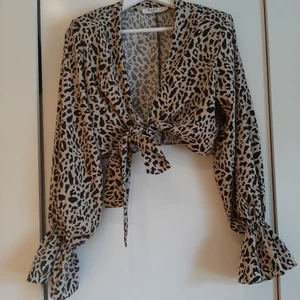 Knyttopp från NAKD - Storlek S. Fint skick och knappt använd 😊💕