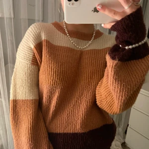 Stickad tröja  - Sååå mysig stickad tröja!! Fint skick, inte mycket använd🌸 Köparen står för fraktkostnaden💕