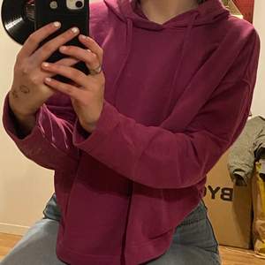 En fin lila hoodie från Cubus som e lite oversized ❤️