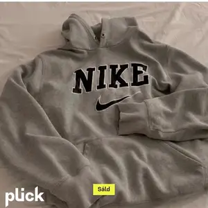 Jag söker Grå vintage Nike hoodie. Runt 400kr kan jag ge för den