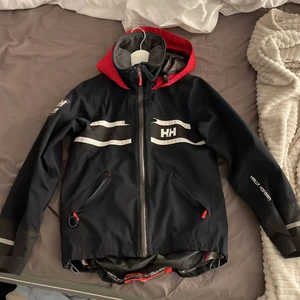 HH jacka - Den börjar bli för liten i armarna på mig, köpte den begagnad.