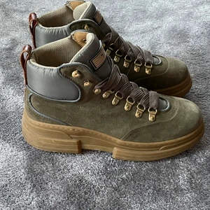 Vinter skor mocka! MaiSon Scotch - Säljer dessa vinter skor, som aldrig har använts! Storlek 39 EU🖤