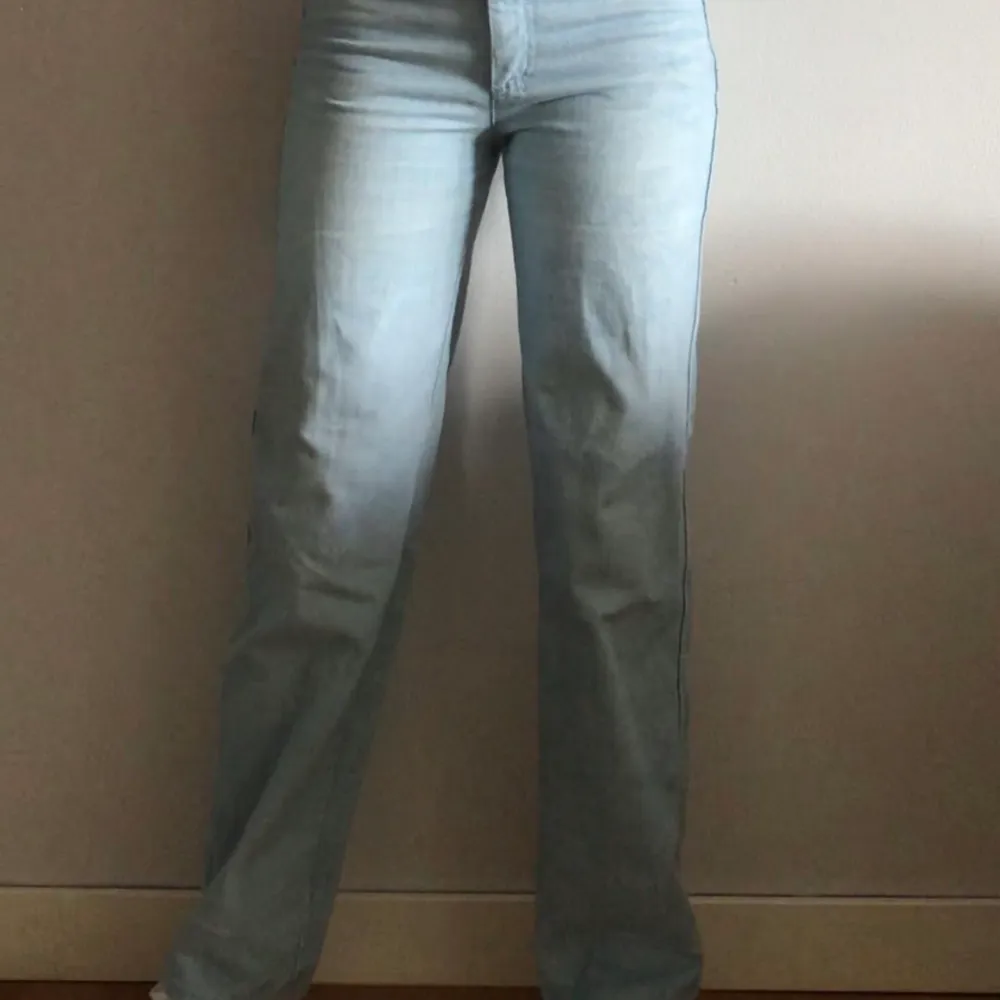 Coola jeans thriftade på second hand . Jeans & Byxor.