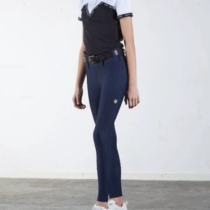 Ridbyxor - Fina ridbyxor i stl xs i mörkblå. Hel Skoda passar mig som är 1.63 skulle även passa lite längre och lite kortare