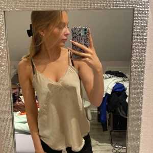 Siden linne - Väldigt fint champagne färgat linne från ”mirelle”❤️❤️