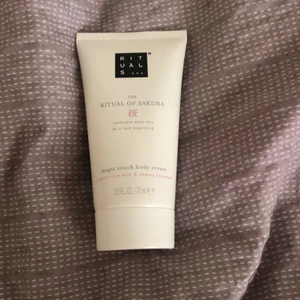 Body cream rituals - En body cream ifrån rituals i doften sakura. Aldrig använd.
