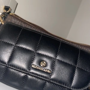 Michaelkors väska äkta  - Använd 6 månader 