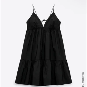 Zara klänning  - Säljer denna fina slutsålda klänning från zara. Endast använd 1 gång, kommer inte till användning. Kan fraktas!