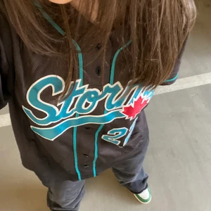 Baseball tshirt  - Jätte fin brun baseball T-shirt 🧸💞, säljer pga använder ej. Har använt en gång då jag tog dessa bilder! 🥰 (storlek XS/S) köpt för 450 säljer för 250.