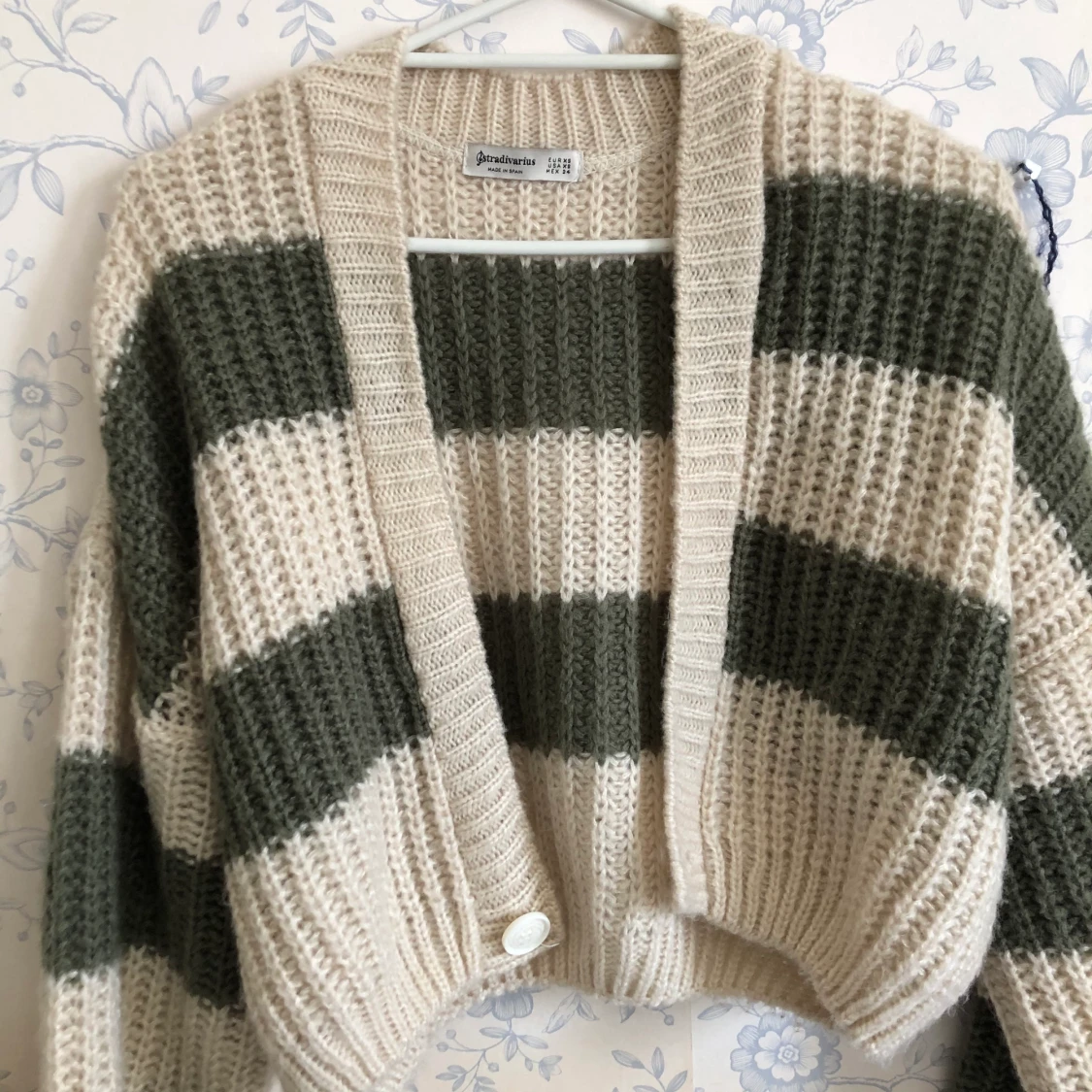 söt kroppad grön kofta