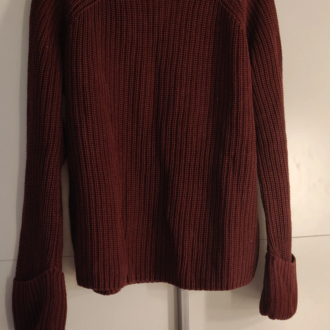 Vinröd stickad - 90