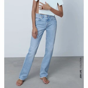Zara jeans mid Rise  - Intressekoll på dessa snygga jeans från zara som är mid Rise och straight! Tyvärr lite för stor för mig som vanligtvis är 34-36. Jag är 175cm