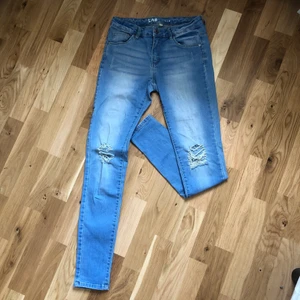 Jeans  - Inte använda på så många år då jag växte ur dem för länge sen. Storlek 170 