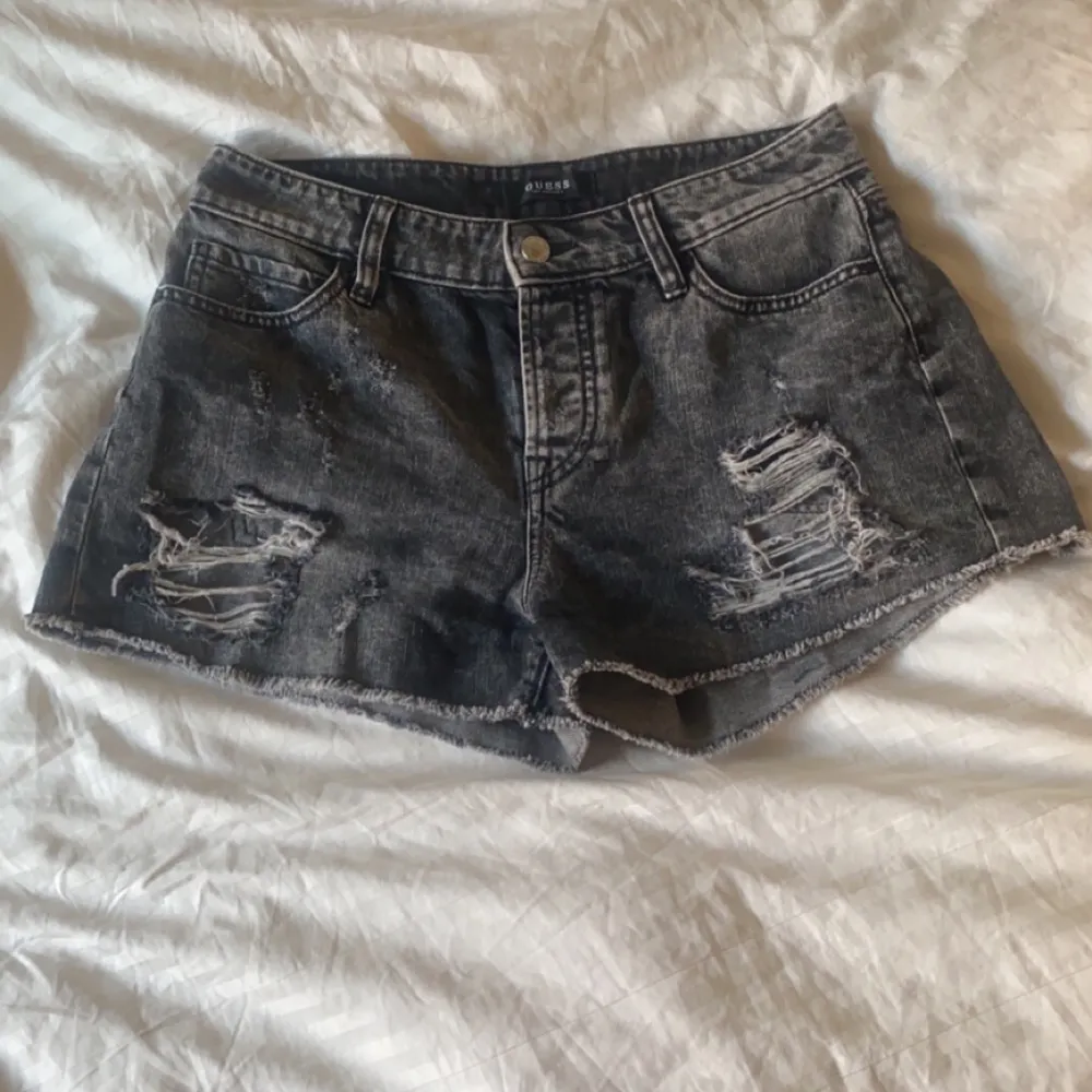 super bra kvalitets shorts lite snäva för mig men passar ändå ganska bra.. Shortsit.