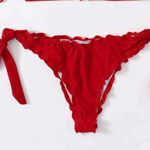 röd fin bikini underdel OANDVÄND säljer då jag ej är i behov av den 