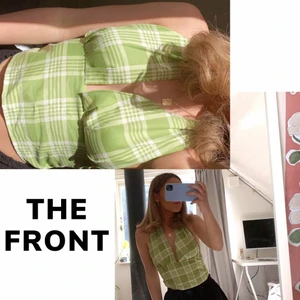 Halterneck top - 💚🌿HALTERNECK TOP🌿💚  Jag tillverkar egna halterneck toppar i tyger från second hand, klimatsmart och snyggt!💚♻️  Toppen går att justera både i ryggen och nacken, vilket innebär att den passar olika kroppstyper. Jag (som är på bilden) är oftast en XS/S✨  🌍 FRAKT: 45kr för frakt med PostNord, möter upp inom Karlstad området.