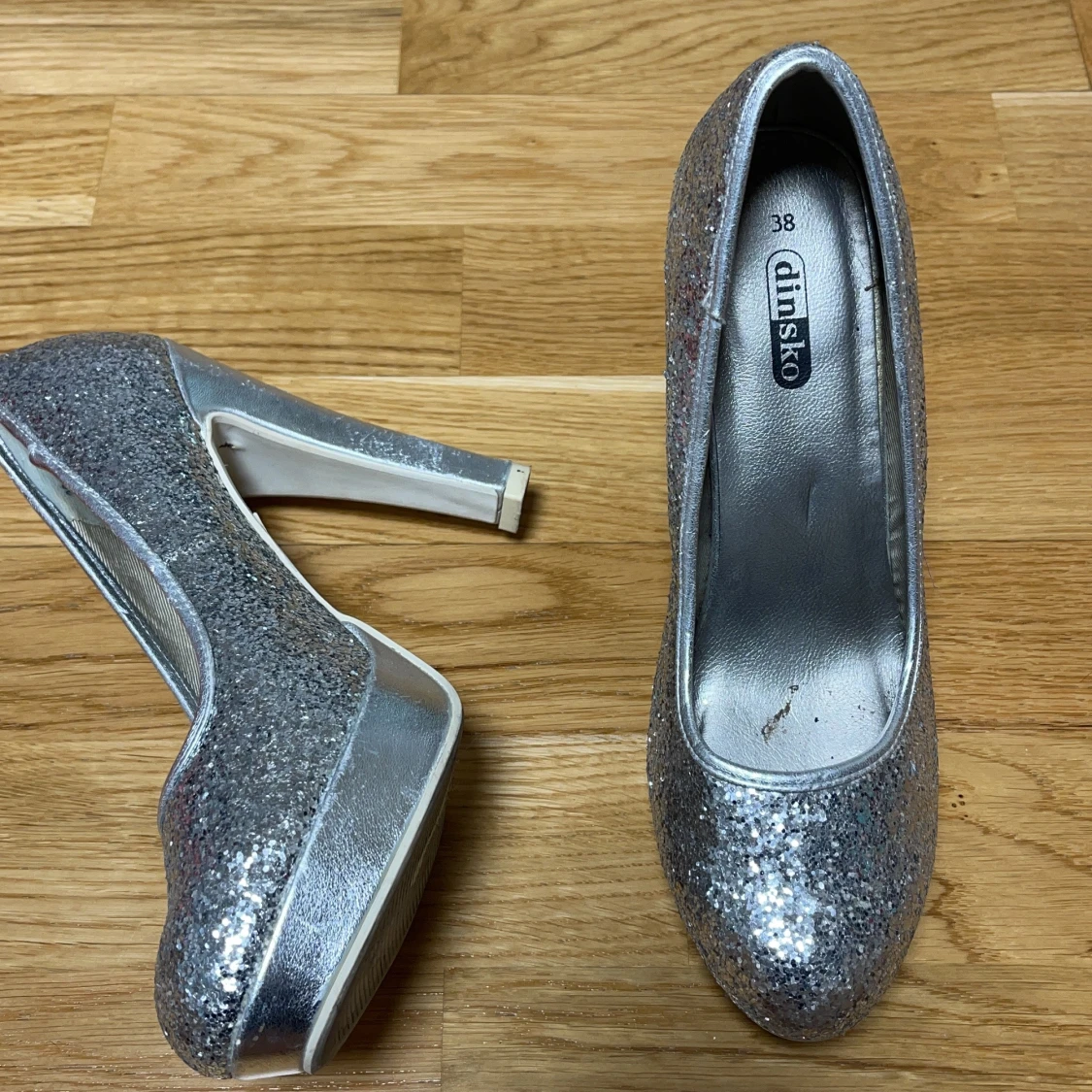 Silvriga klackskor  - 90