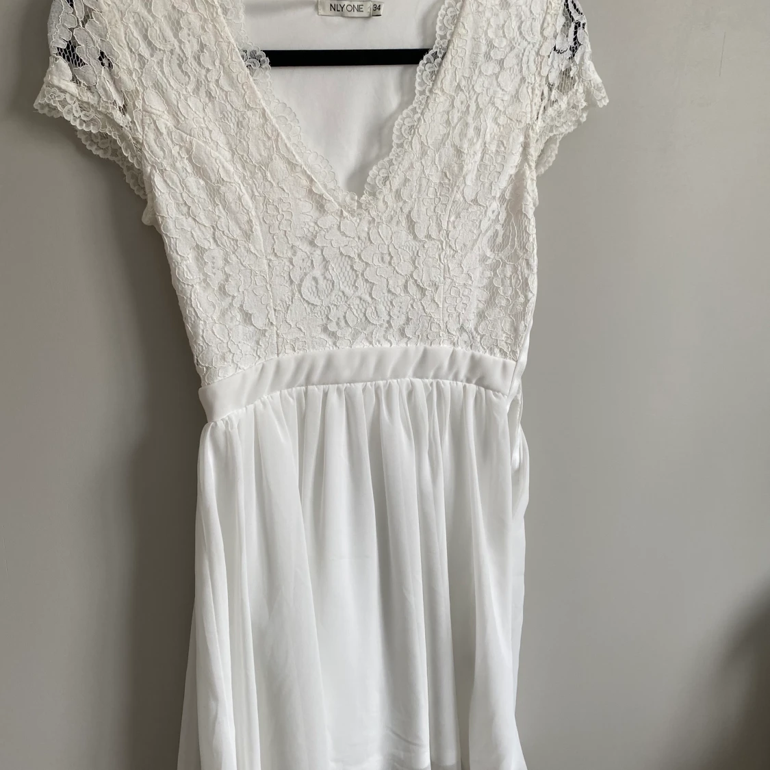 Vit spetsklänning - 90