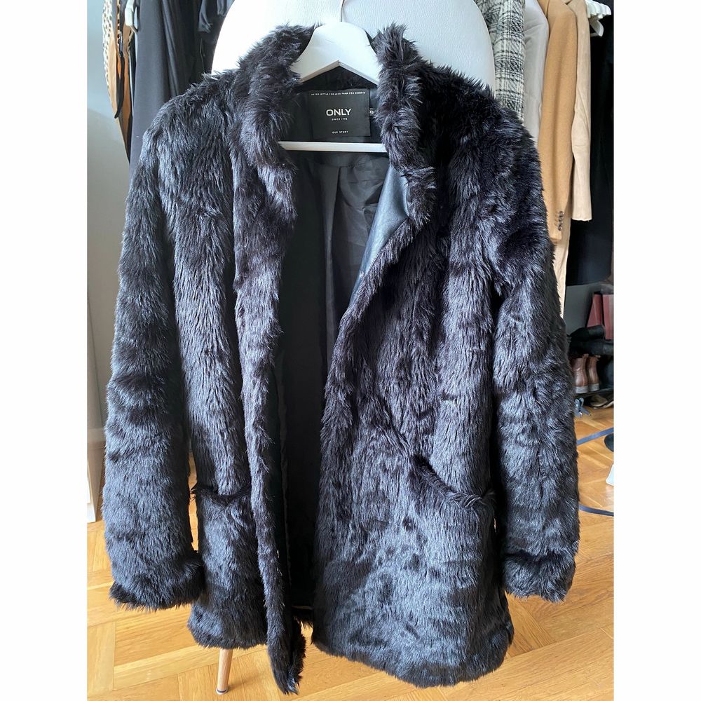Black faux fur jacket size XS from Only. Have not been in much use and is in a very good condition!. Jackor.