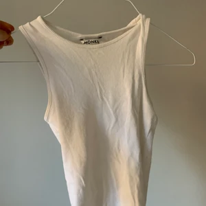 Vitt finne - Superfint och somrigt linne passar mig som är S