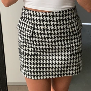 Kjol med fickor  - Svartvit kjol med fickor🖤🤍