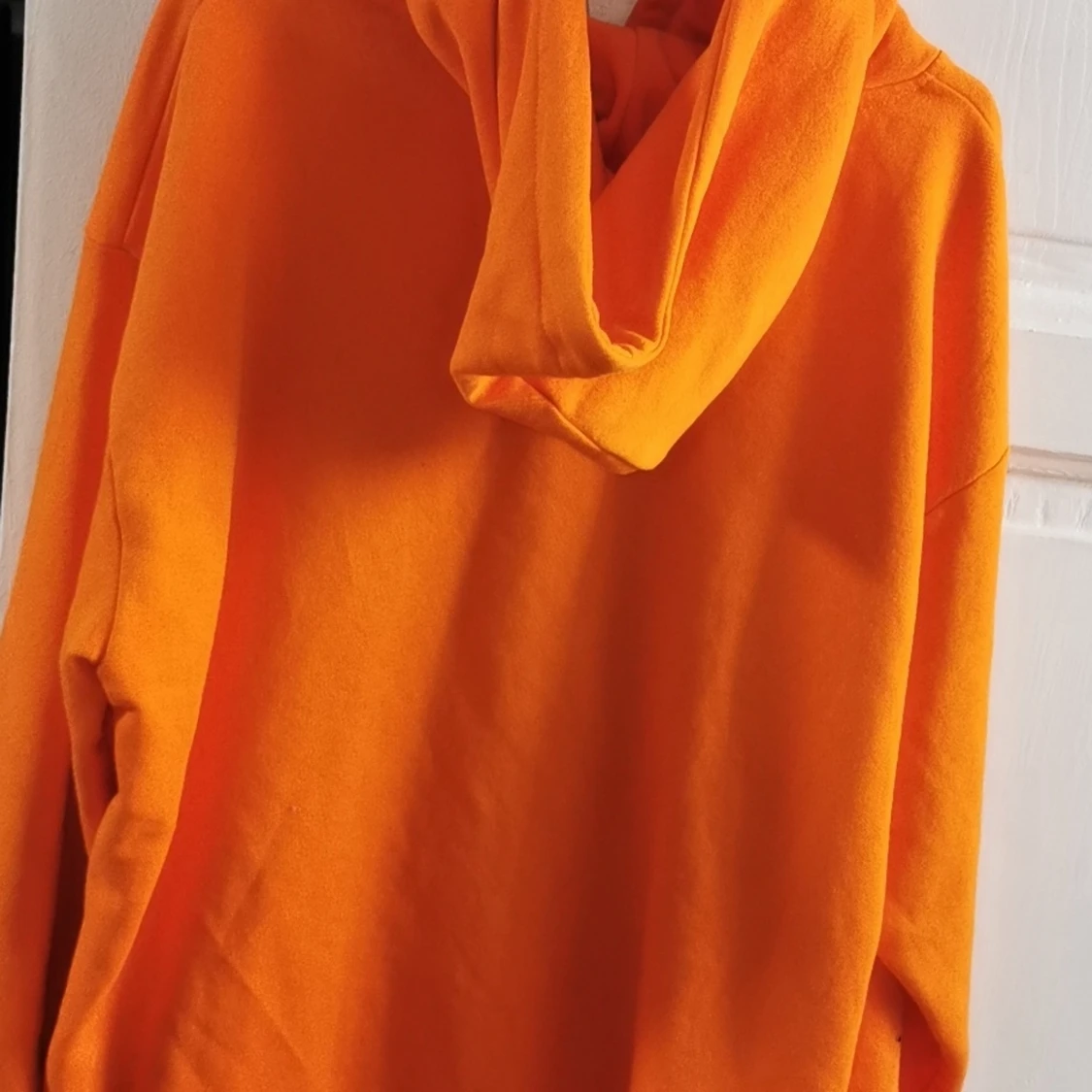 Orange hoodie med tryck - 91