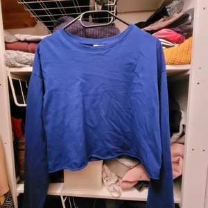 Tröja - Kort modell (ingen magtröja) använt ett par ggr 💙