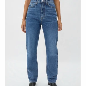 raka jeans  - raka jeans från weekday i modellen rowe, jätte bra skick köpta för 500❤️