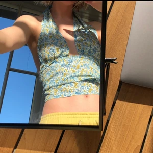 Halterneck - Supersöt halterneck 💙