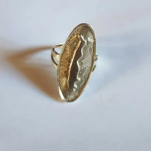 Läcker äkta silver ring - Läcker äkta silvering,höjd 3 cm,stämplad