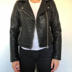 Skinnjacka strl S - Har använt väldigt få gånger