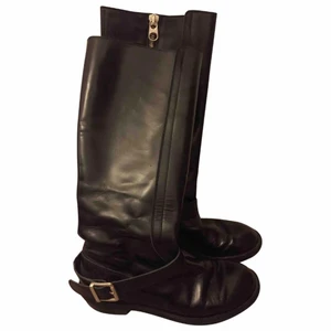 Vintage Chloé Biker Boots - jättesöta höga boots inför hösten! säljer de vidar pga för små. de är slitna men eftersom det är äkta skinn håller de sig bättre! köpte de för 3250kr men sänker de till 1500kr! 🌻✨